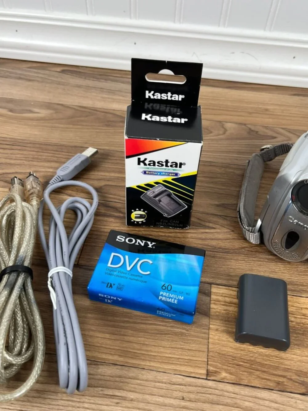 Canon ZR600 MiniDV Camcorder 2.7